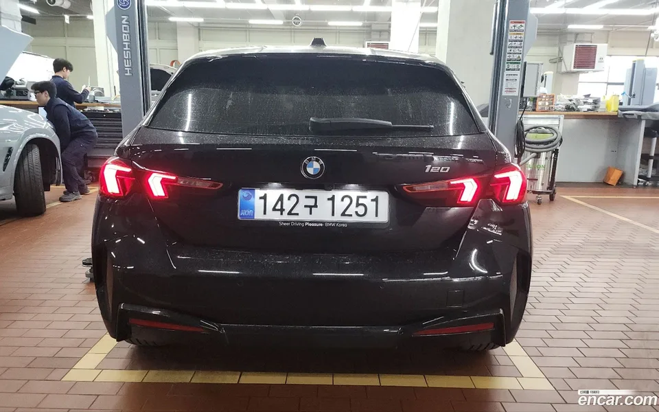 BMW 1 Series 120 2025 — миниатюра 2