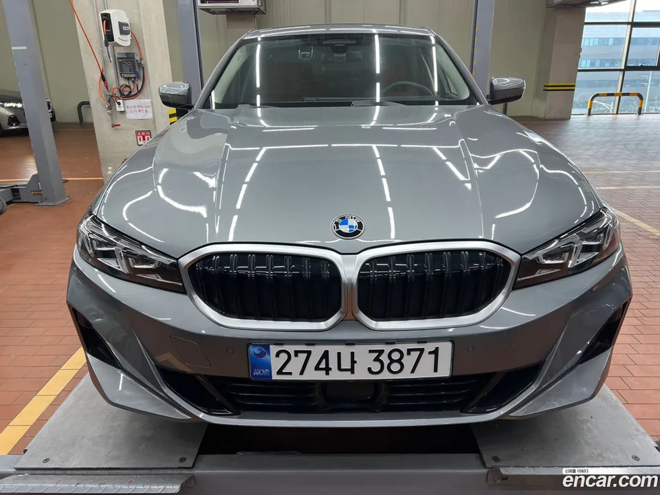 BMW 3 Series 320i 2025 — фото 1, купить с доставкой в Москву