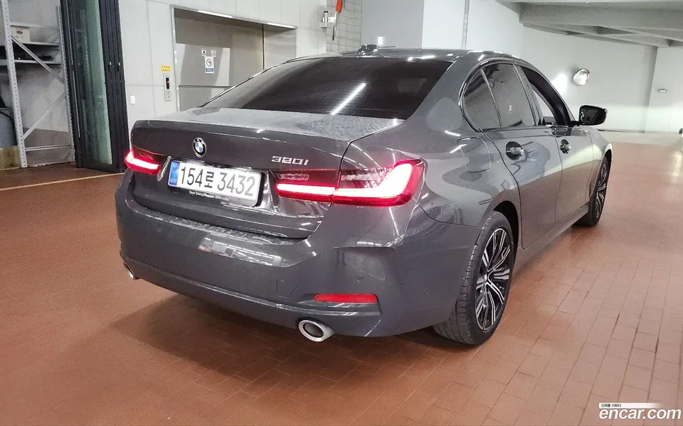 BMW 3 Series 320i 2025 — миниатюра 2