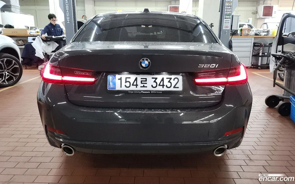 BMW 3 Series 320i 2025 — миниатюра 3