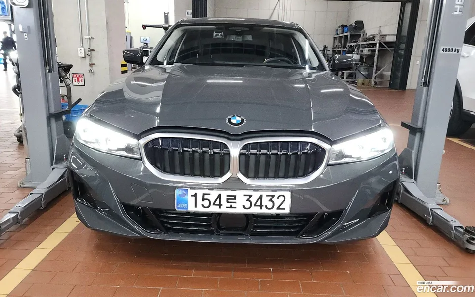 BMW 3 Series 320i 2025 — фото 1, купить с доставкой в Москву