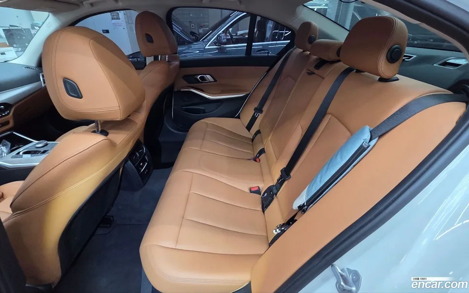 BMW 3 Series 320i 2025 — миниатюра 2