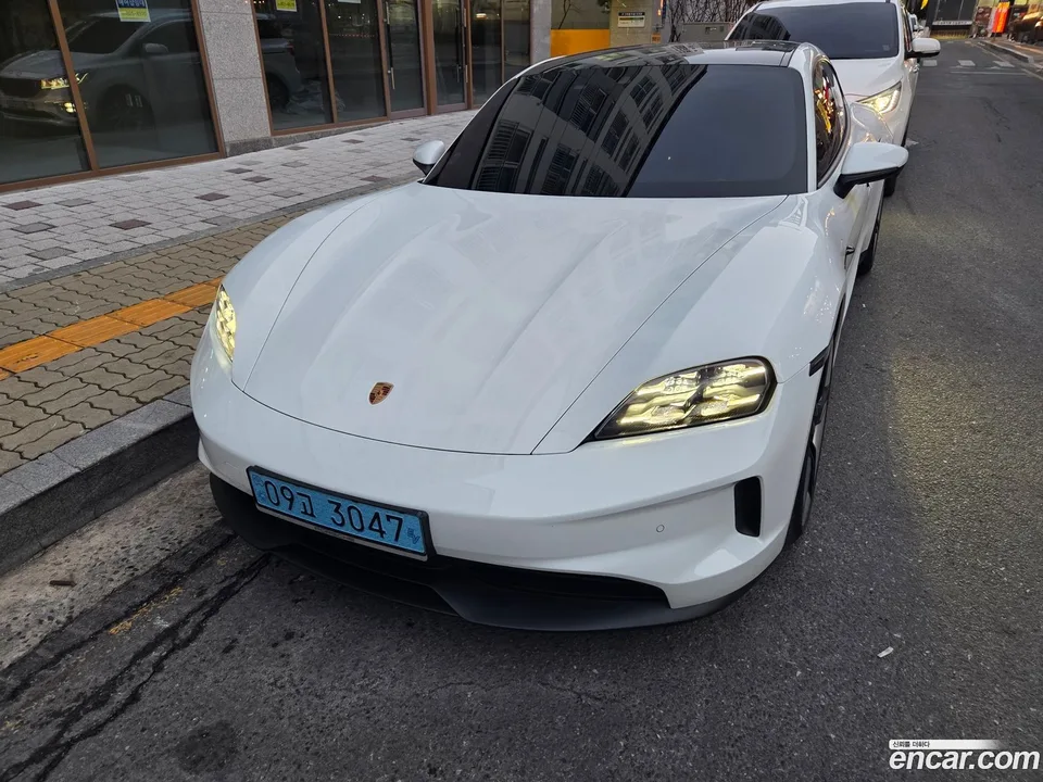 Porsche Taycan 2025 — миниатюра 2