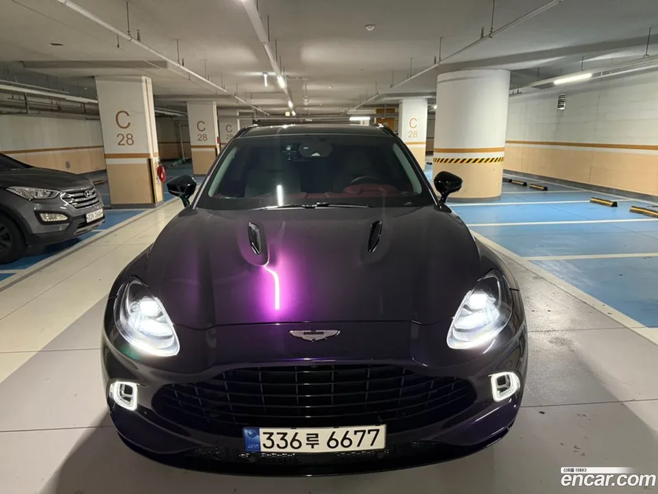 Aston Martin DBX 4.0 V8 2022 — миниатюра 2
