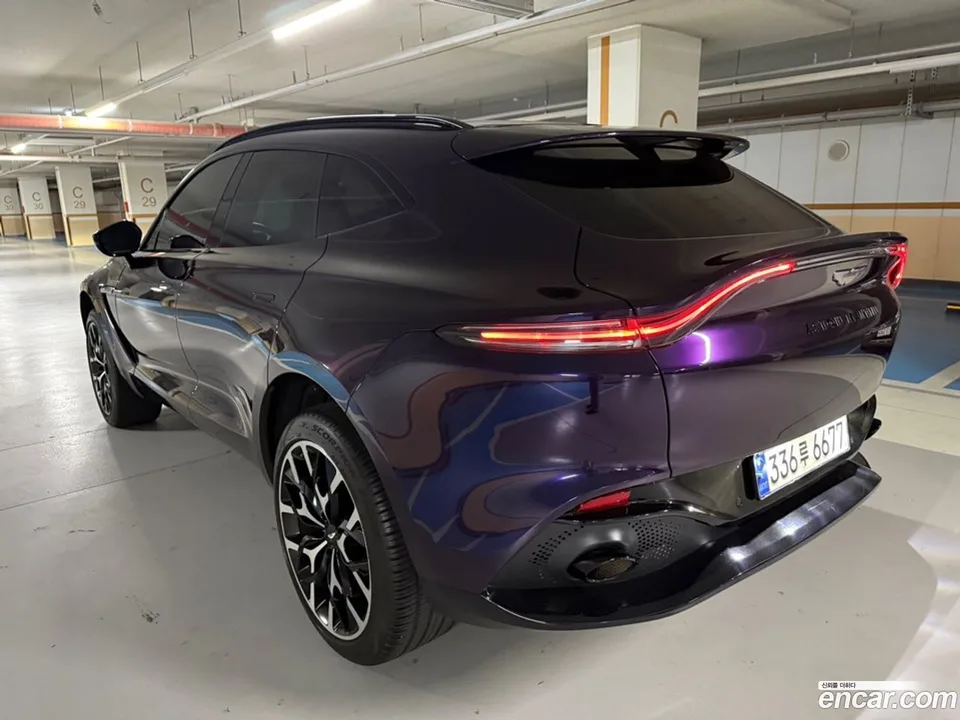Aston Martin DBX 4.0 V8 2022 — миниатюра 5