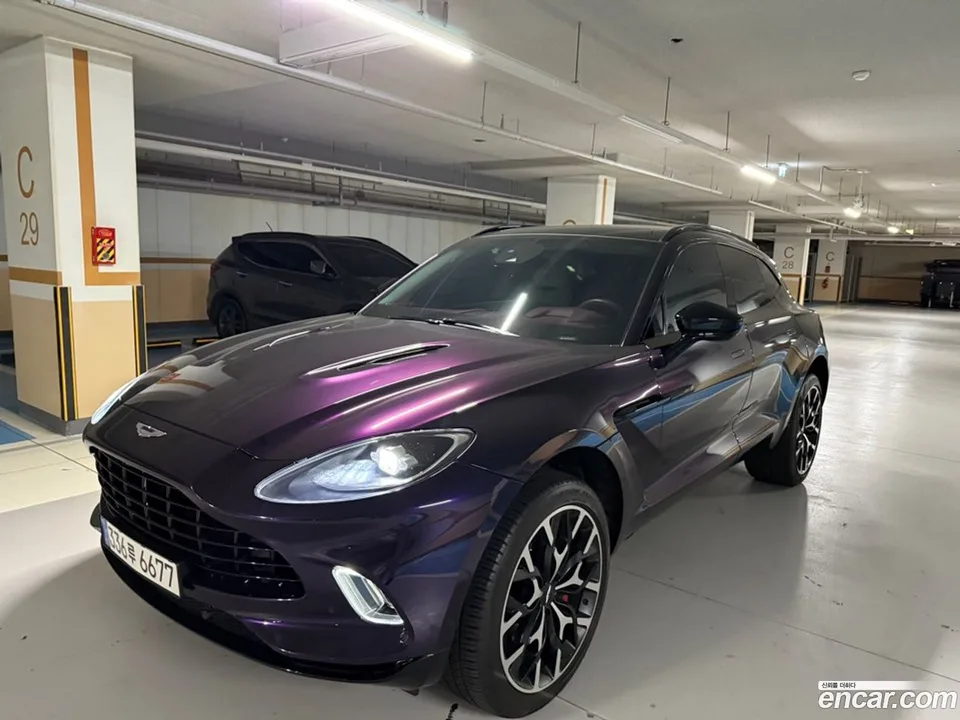 Aston Martin DBX 4.0 V8 2022 — фото 1, купить с доставкой в Москву