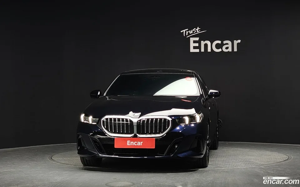 BMW 5 Series 530e M 2025 — миниатюра 3
