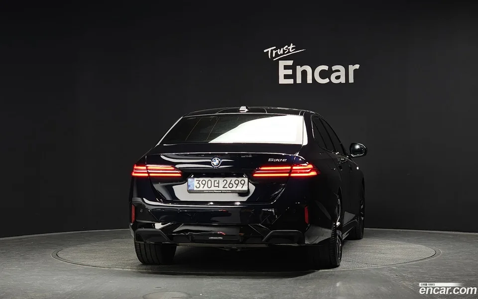 BMW 5 Series 530e M 2025 — миниатюра 4