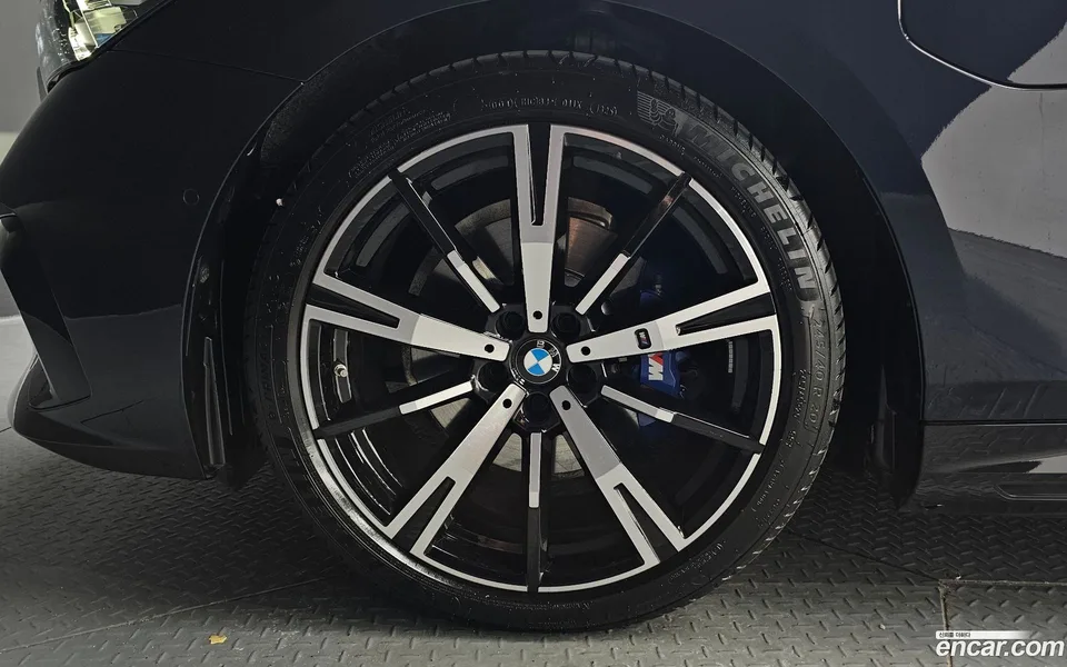 BMW 5 Series 530e M 2025 — миниатюра 5