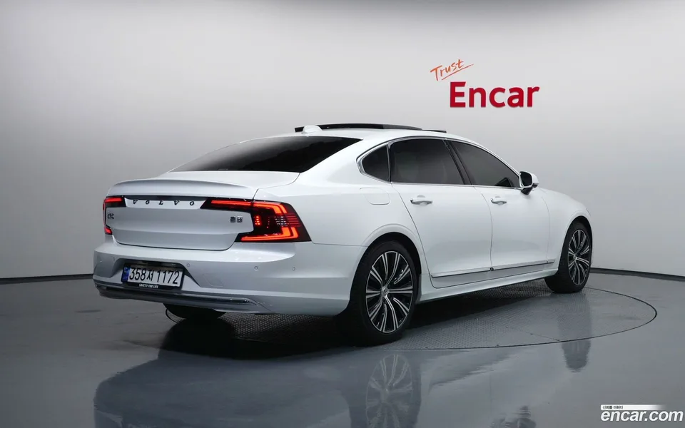 Volvo S90 B5 2022 — миниатюра 2