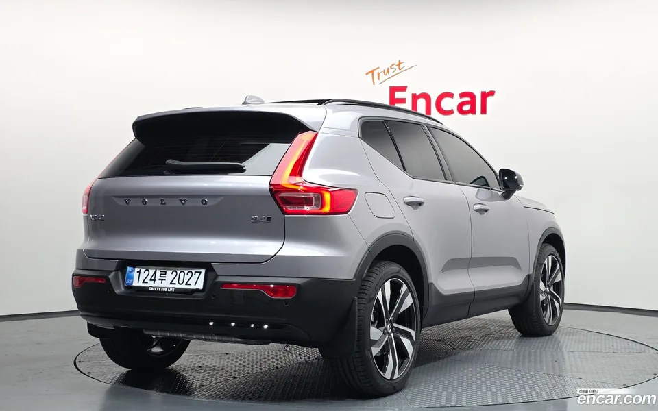 Volvo XC40 B4 2026 — миниатюра 2