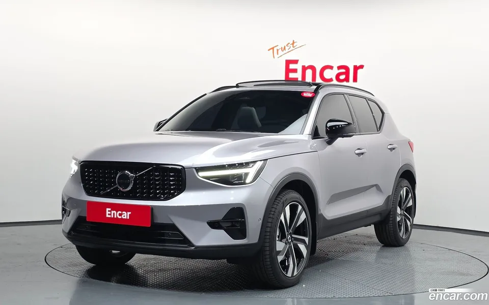 Volvo XC40 B4 2026 — фото 1, купить с доставкой в Москву