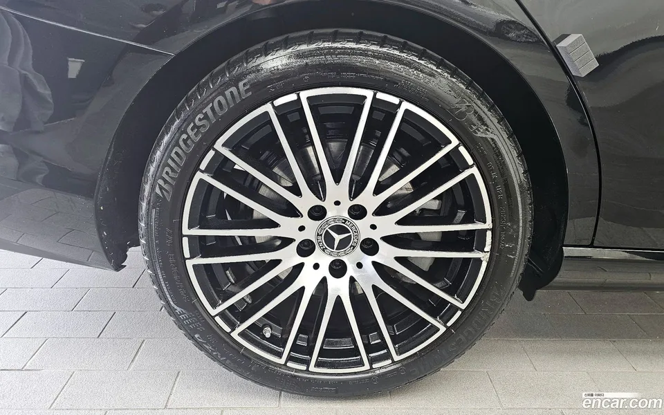 Mercedes-Benz C-Class C300 4MATIC 2024 — миниатюра 5