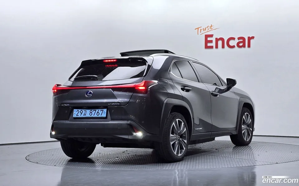 Lexus UX 300e 2WD 2022 — миниатюра 2