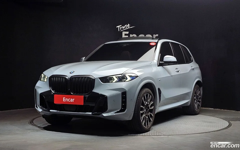 BMW X5 xDrive 40i M 2025 — фото 1, купить с доставкой в Москву