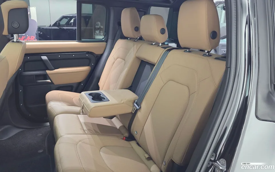 Land Rover Defender 110 P300 X- SE 2025 — миниатюра 5