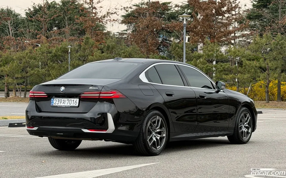 BMW 5 Series 520i 2025 — миниатюра 2