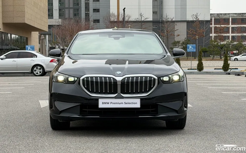 BMW 5 Series 520i 2025 — миниатюра 3