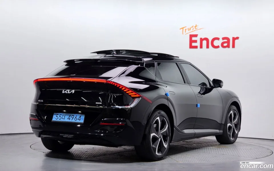 Kia EV6 4WD 2023 — миниатюра 2