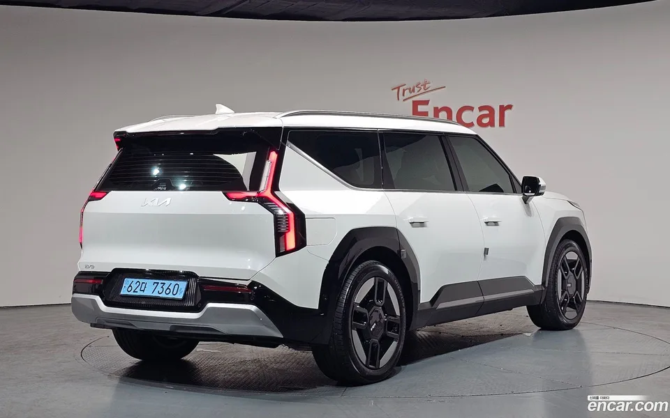 Kia EV9 4WD 2023 — миниатюра 2