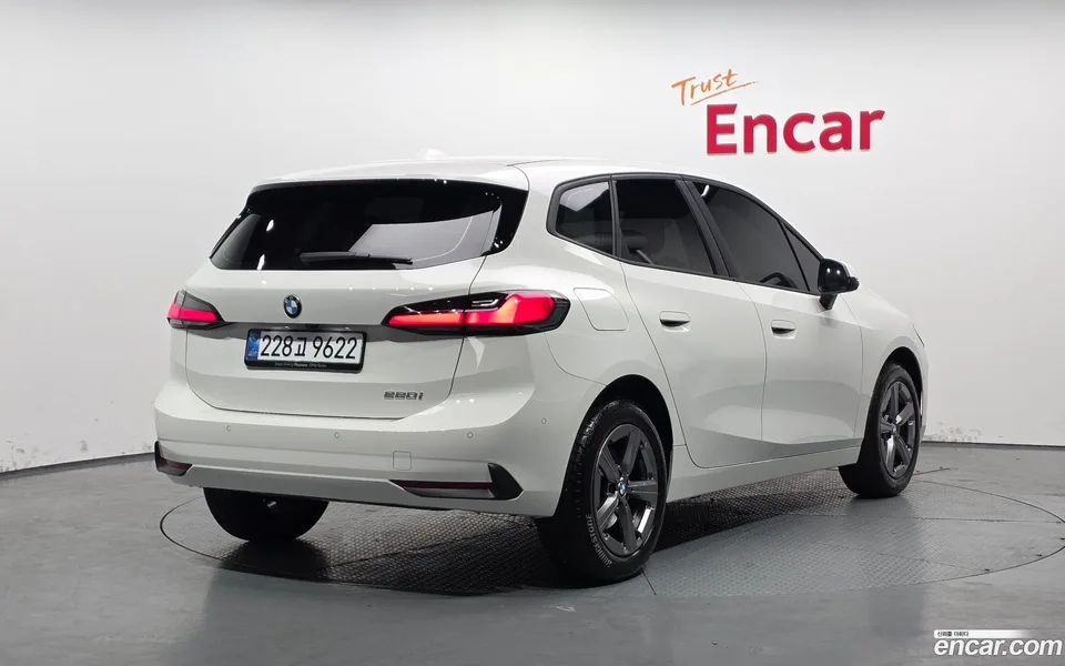 BMW 2 Series Active Tourer 220i 2025 — миниатюра 2