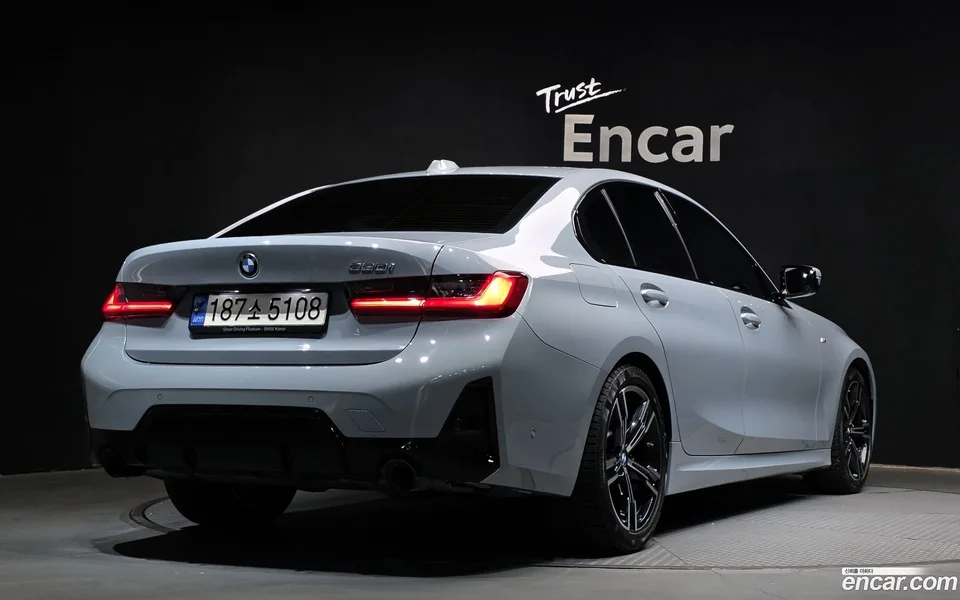 BMW 3 Series 320i M 2023 — миниатюра 2
