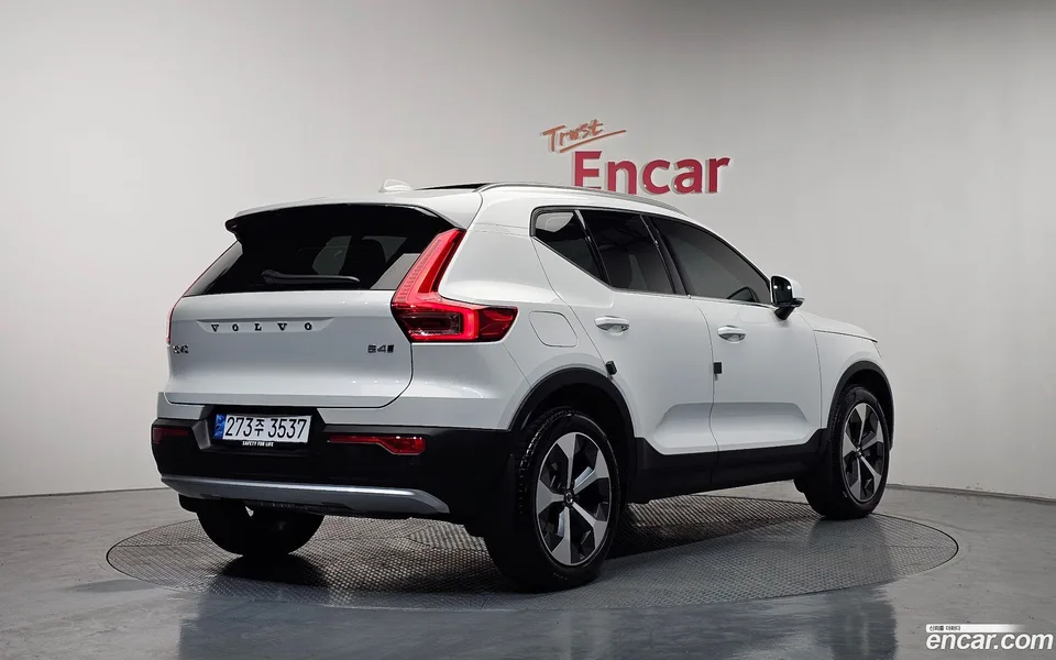 Volvo XC40 B4 2024 — миниатюра 2