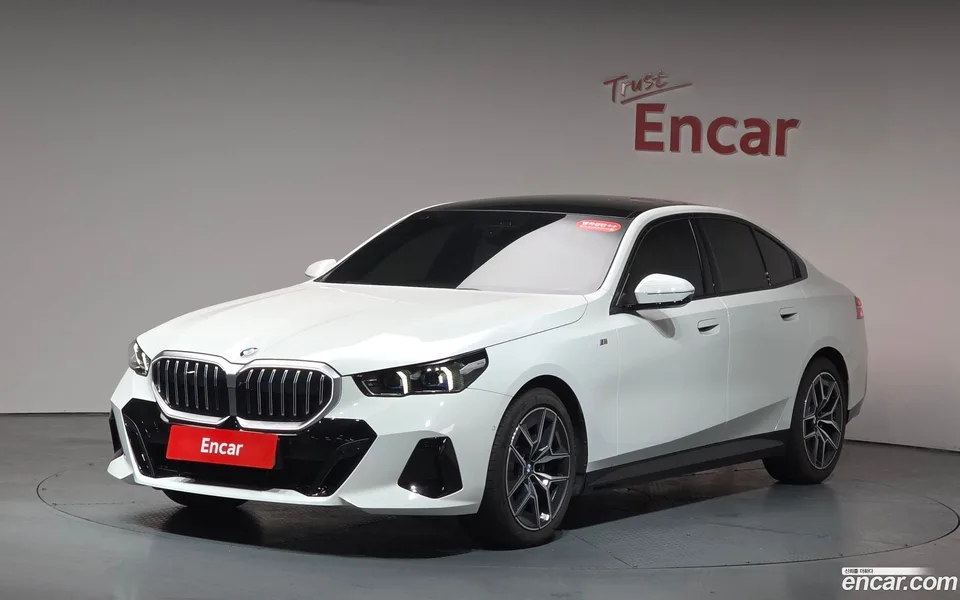 BMW 5 Series 520i M 2025 — фото 1, купить с доставкой в Москву
