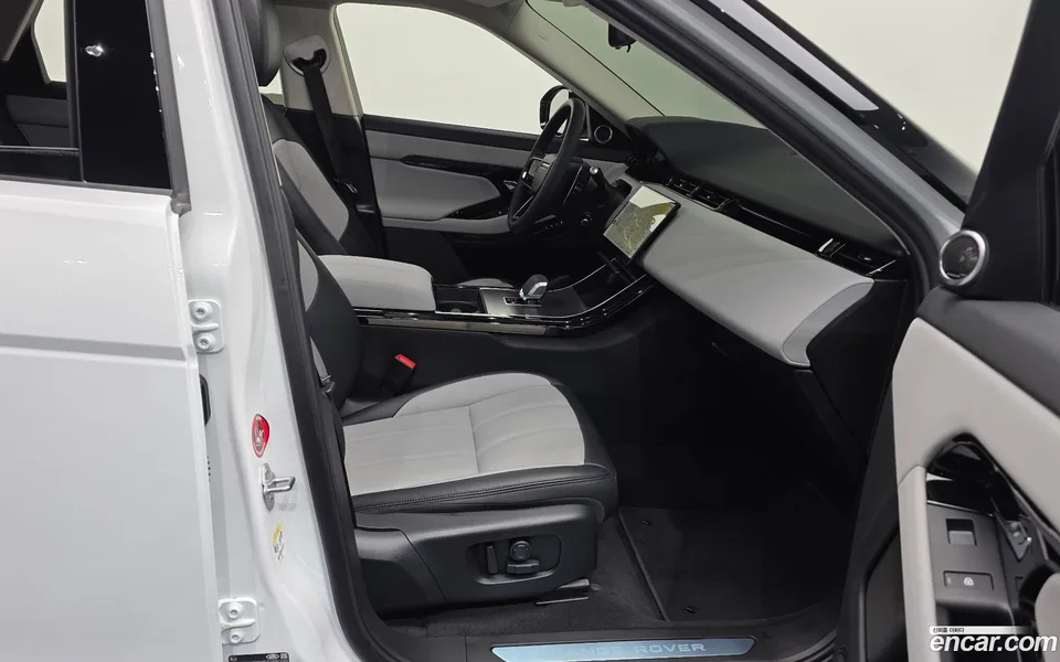 Land Rover Range Rover Evoque P250 SE 2025 — миниатюра 3