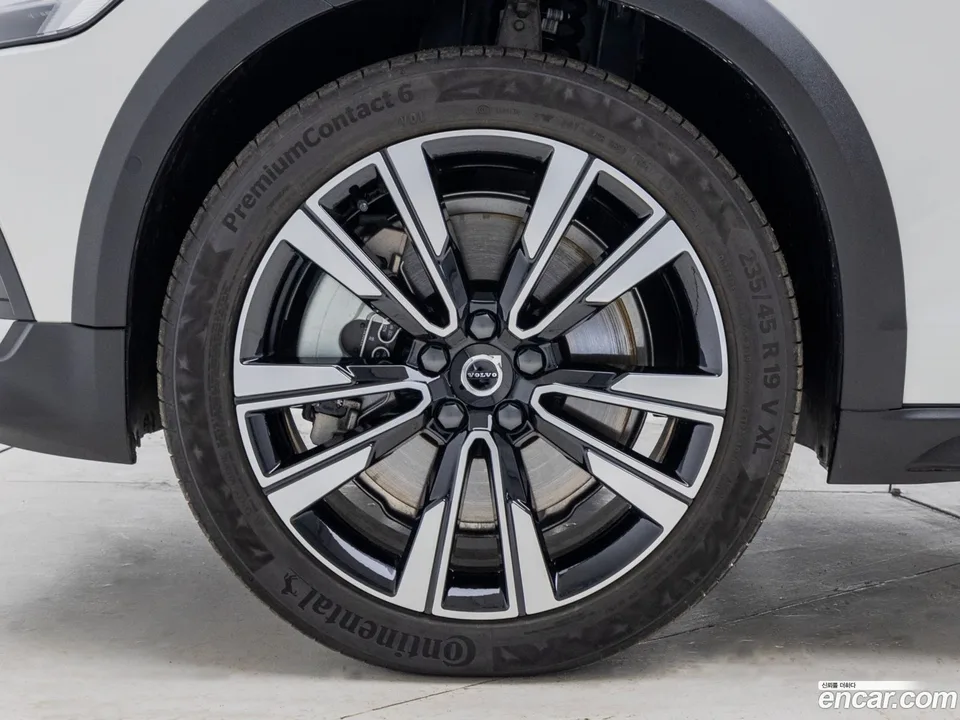 Volvo V60 Cross Country B5 AWD 2025 — миниатюра 5