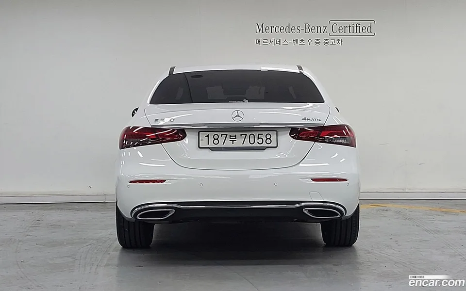 Mercedes-Benz E-Class E350 4MATIC 2022 — миниатюра 4