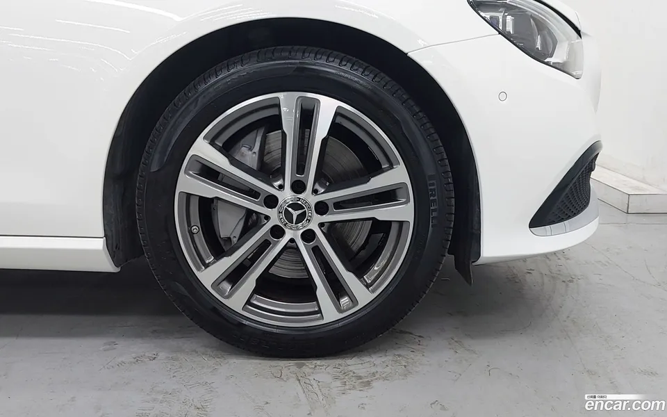 Mercedes-Benz E-Class E350 4MATIC 2022 — миниатюра 5