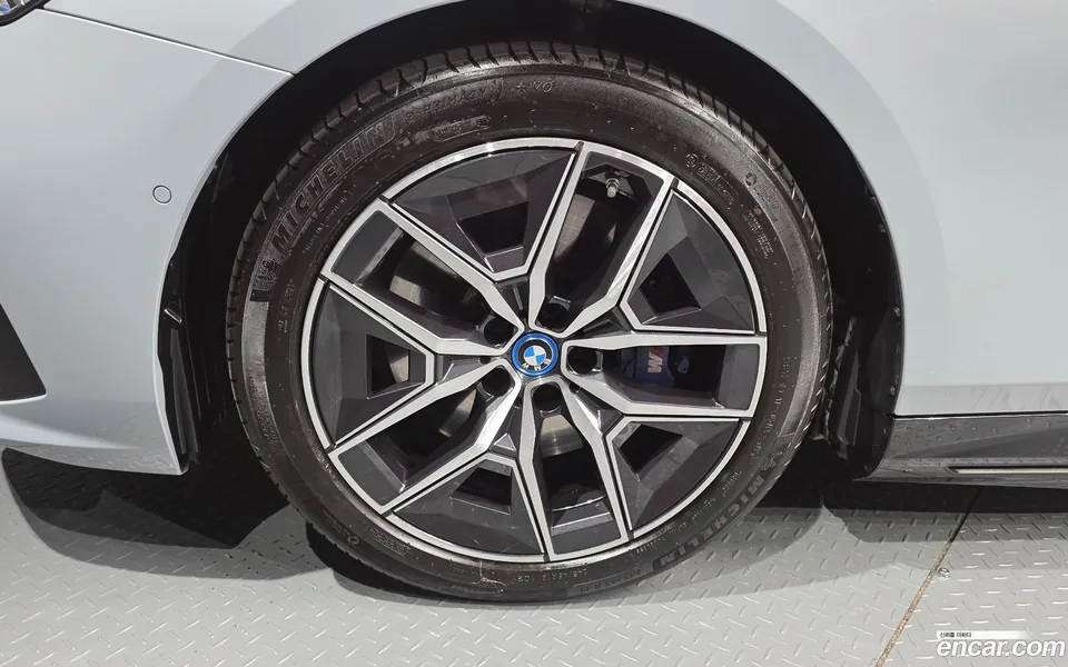 BMW i5 eDrive 40 M 2024 — миниатюра 5