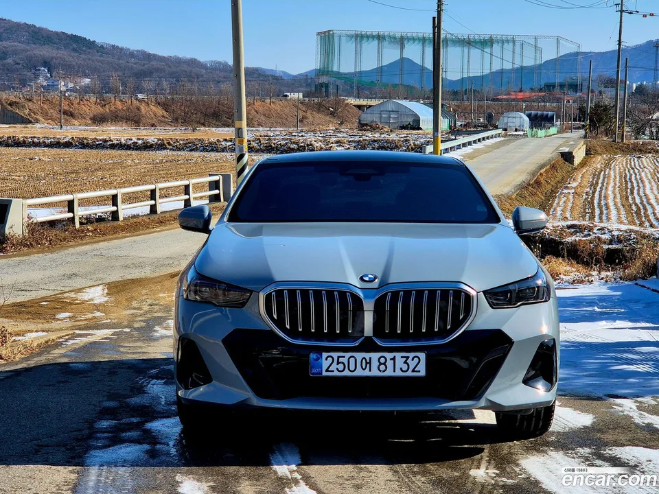 BMW 5 Series 530i xDrive M 2024 — миниатюра 3