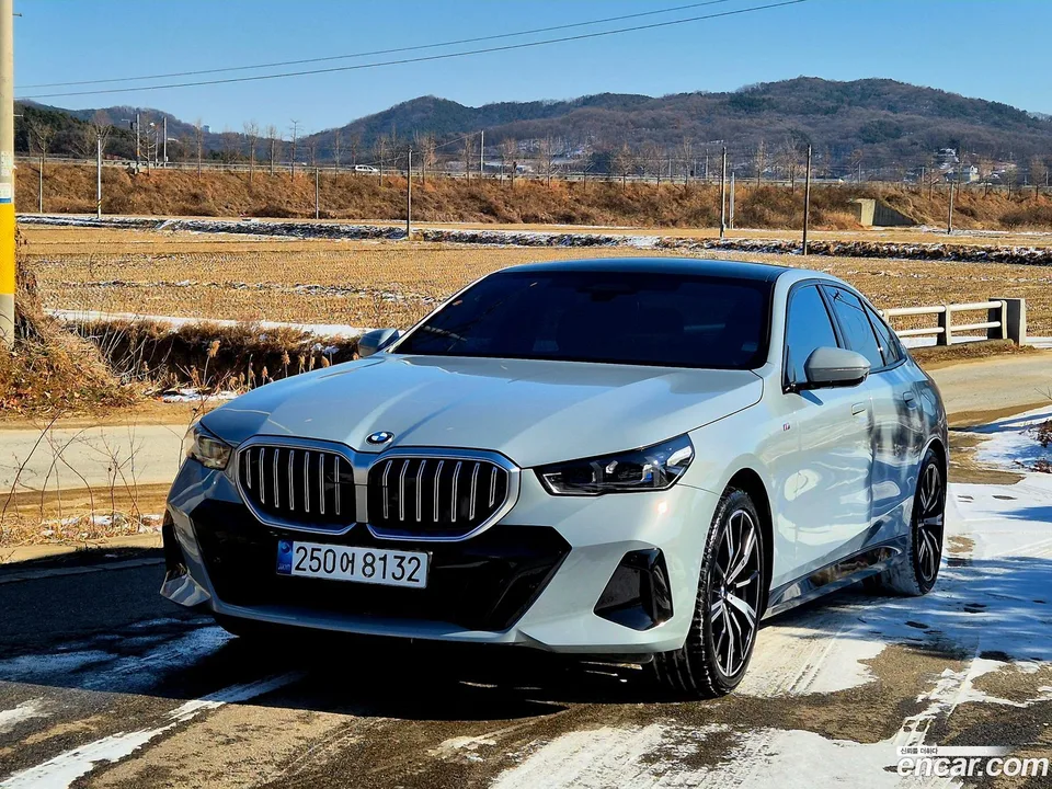 BMW 5 Series 530i xDrive M 2024 — фото 1, купить с доставкой в Москву