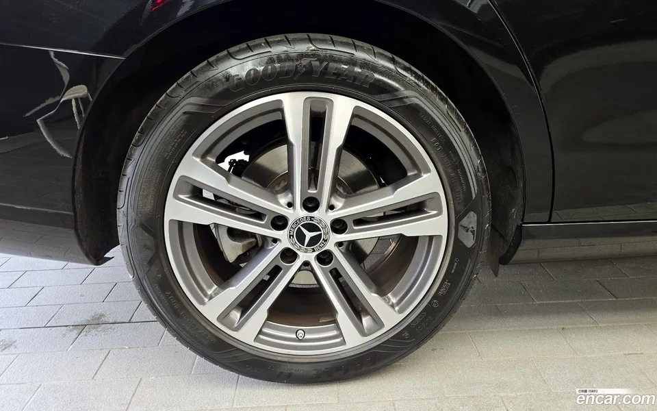 Mercedes-Benz E-Class E250 2023 — миниатюра 5
