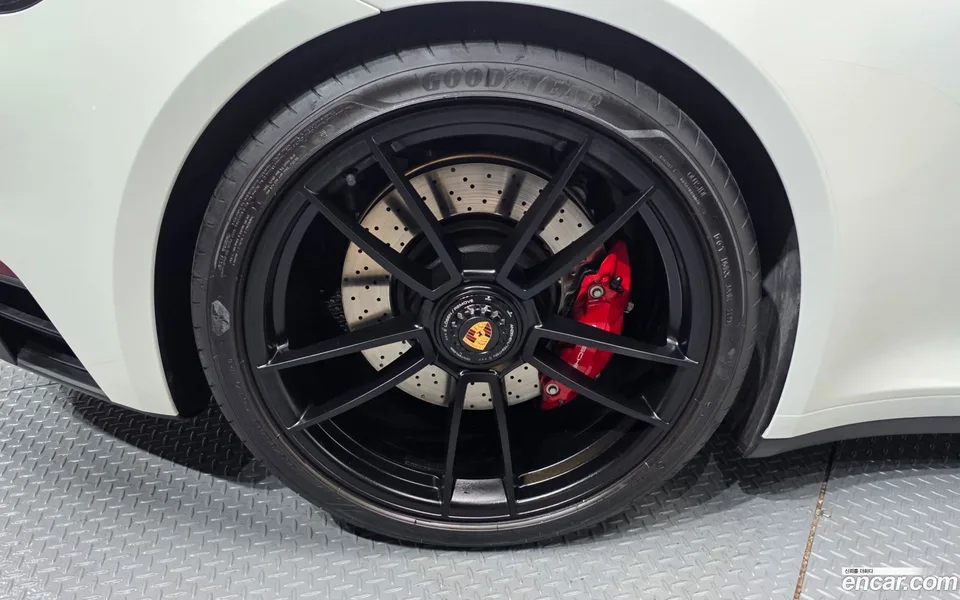 Porsche 911 (992) 4 GTS 2023 — миниатюра 5