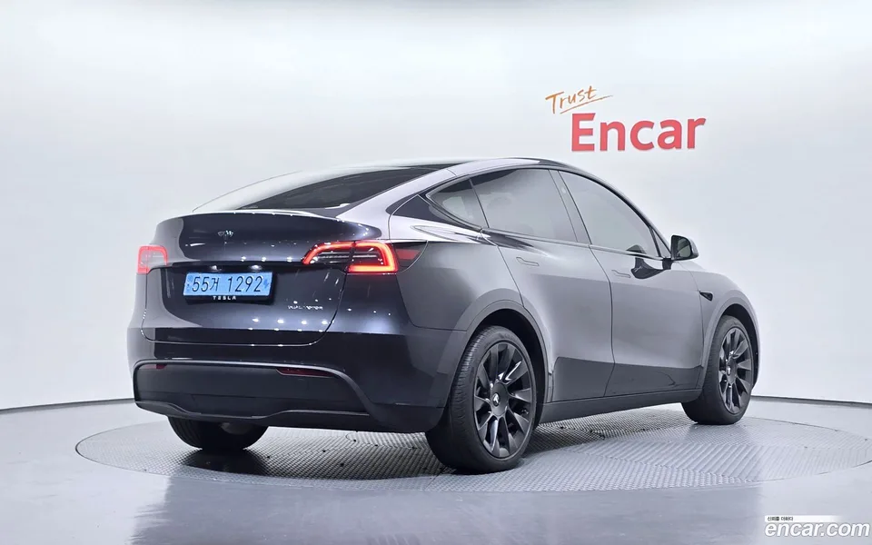 Tesla Model Y AWD 2024 — миниатюра 2