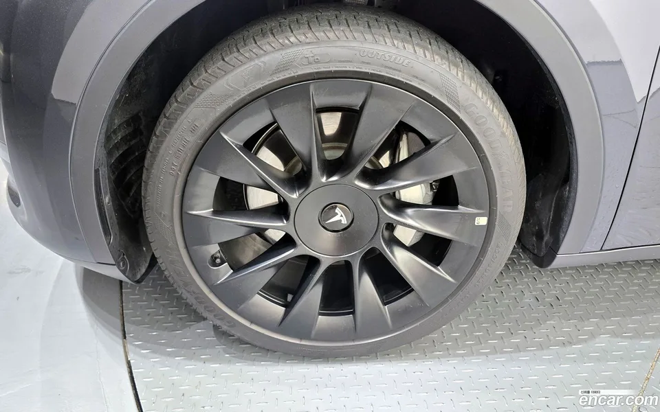 Tesla Model Y AWD 2024 — миниатюра 5