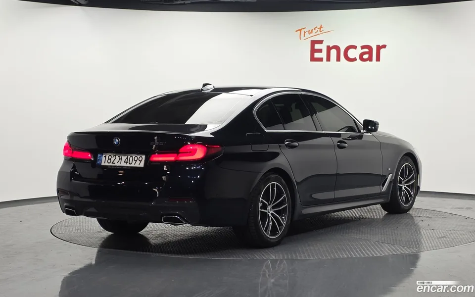 BMW 5 Series 520i M 2022 — миниатюра 3