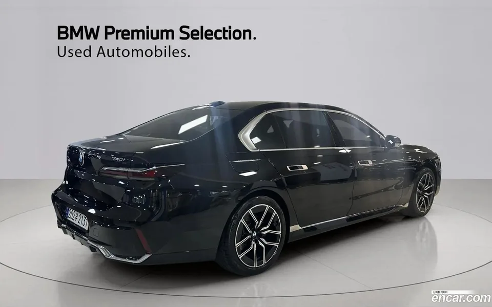BMW 7 Series 740i xDrive M 2024 — миниатюра 2