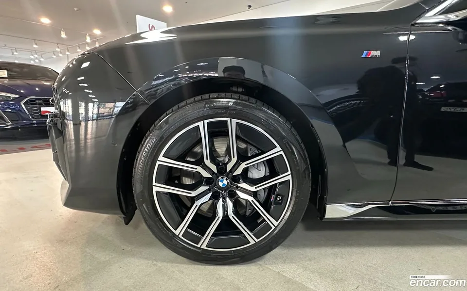 BMW 7 Series 740i xDrive M 2024 — миниатюра 5