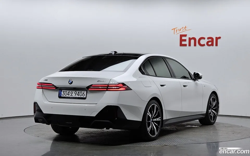 BMW 5 Series 530i xDrive M 2024 — миниатюра 2