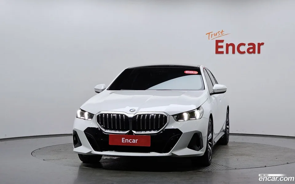 BMW 5 Series 530i xDrive M 2024 — миниатюра 3