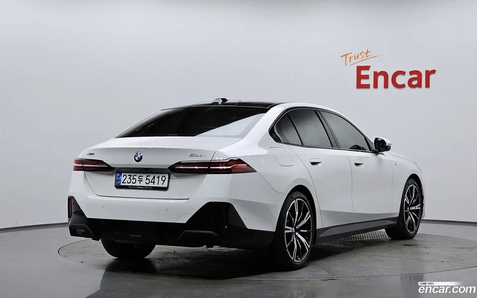 BMW 5 Series 530i xDrive M 2025 — миниатюра 2