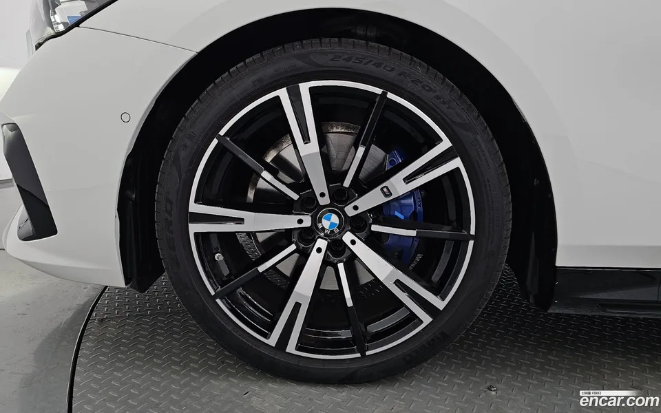 BMW 5 Series 530i xDrive M 2025 — миниатюра 5