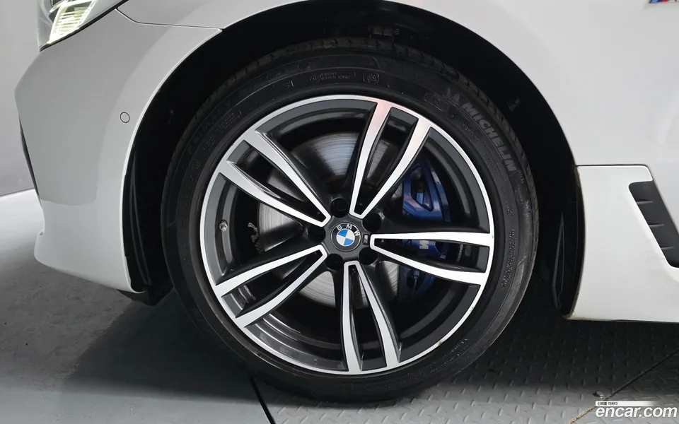 BMW 6 Series GT 620d xDrive M 2022 — миниатюра 5