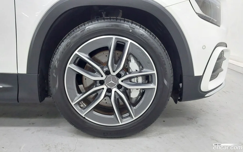 Mercedes-Benz GLB-Class AMG GLB35 4MATIC 2025 — миниатюра 5