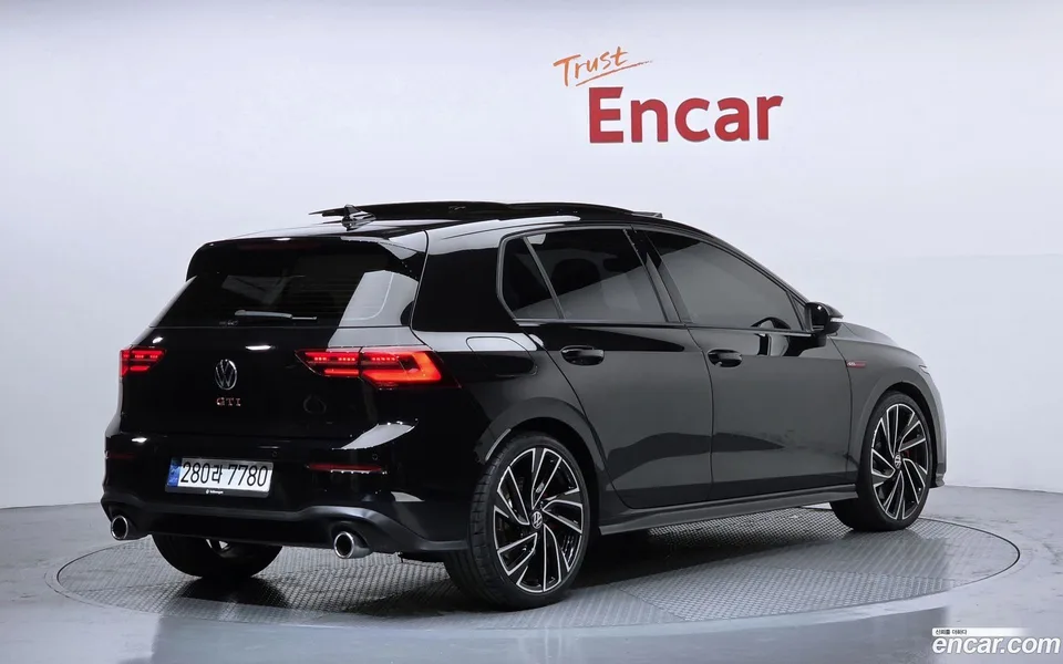 Volkswagen Golf 2.0 GTI 2023 — миниатюра 2