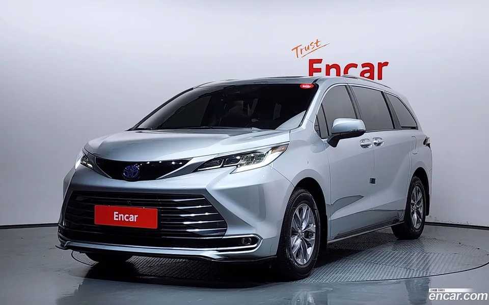 Toyota Sienna 2.5 AWD 2022 — фото 1, купить с доставкой в Москву